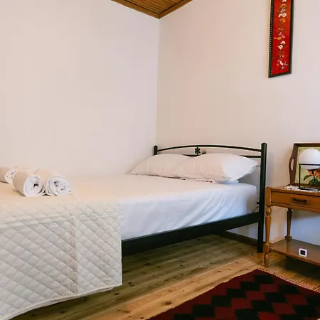 Petrichor بيت ضيافة Gjirokastër