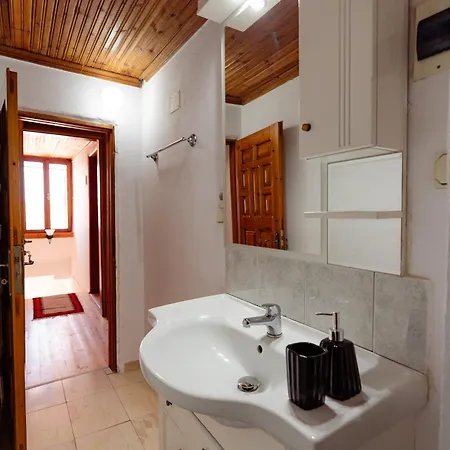 בית הארחה Petrichor